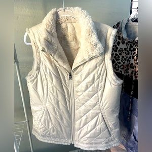 Never worn! Nicole Miller Ladies' Reversible Zip Vest Ivory Quilted & Faux Fur